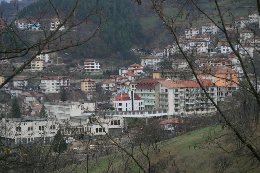 Hotel Byalo More Баните Экстерьер фото