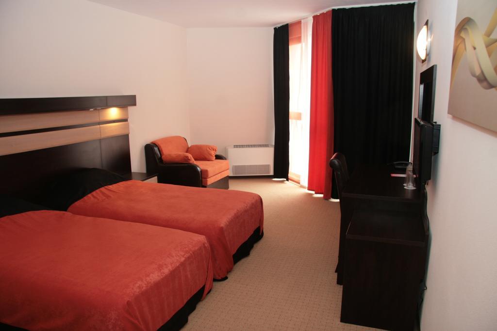 Hotel Byalo More Баните Номер фото