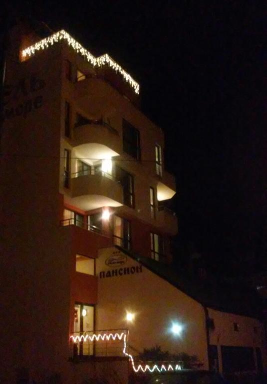 Hotel Byalo More Баните Экстерьер фото