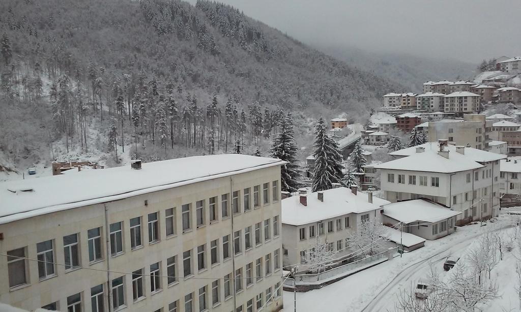 Hotel Byalo More Баните Экстерьер фото