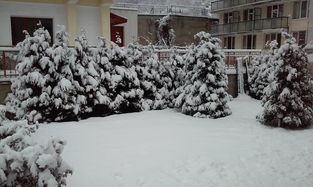 Hotel Byalo More Баните Экстерьер фото