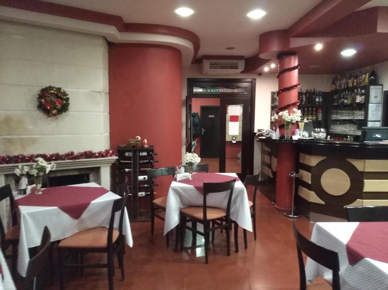 Hotel Byalo More Баните Экстерьер фото