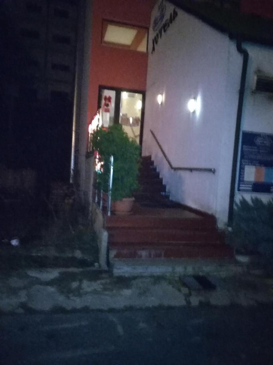 Hotel Byalo More Баните Экстерьер фото